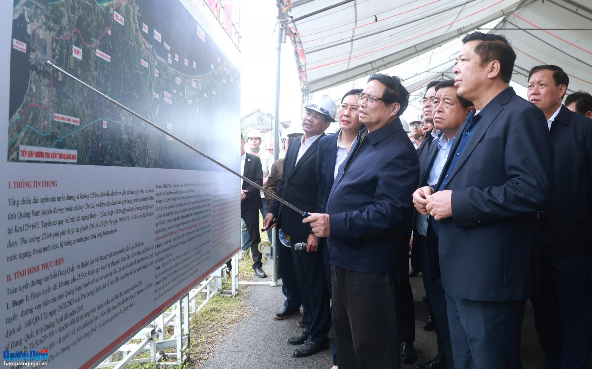 El primer ministro Pham Minh Chinh inspeccionó la implementación del proyecto de la carretera costera Dung Quat - Sa Huynh.