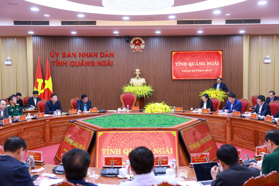 The Prime Minister pointed out 8 main tasks and solutions for Quang Ngai province. Photo: VGP