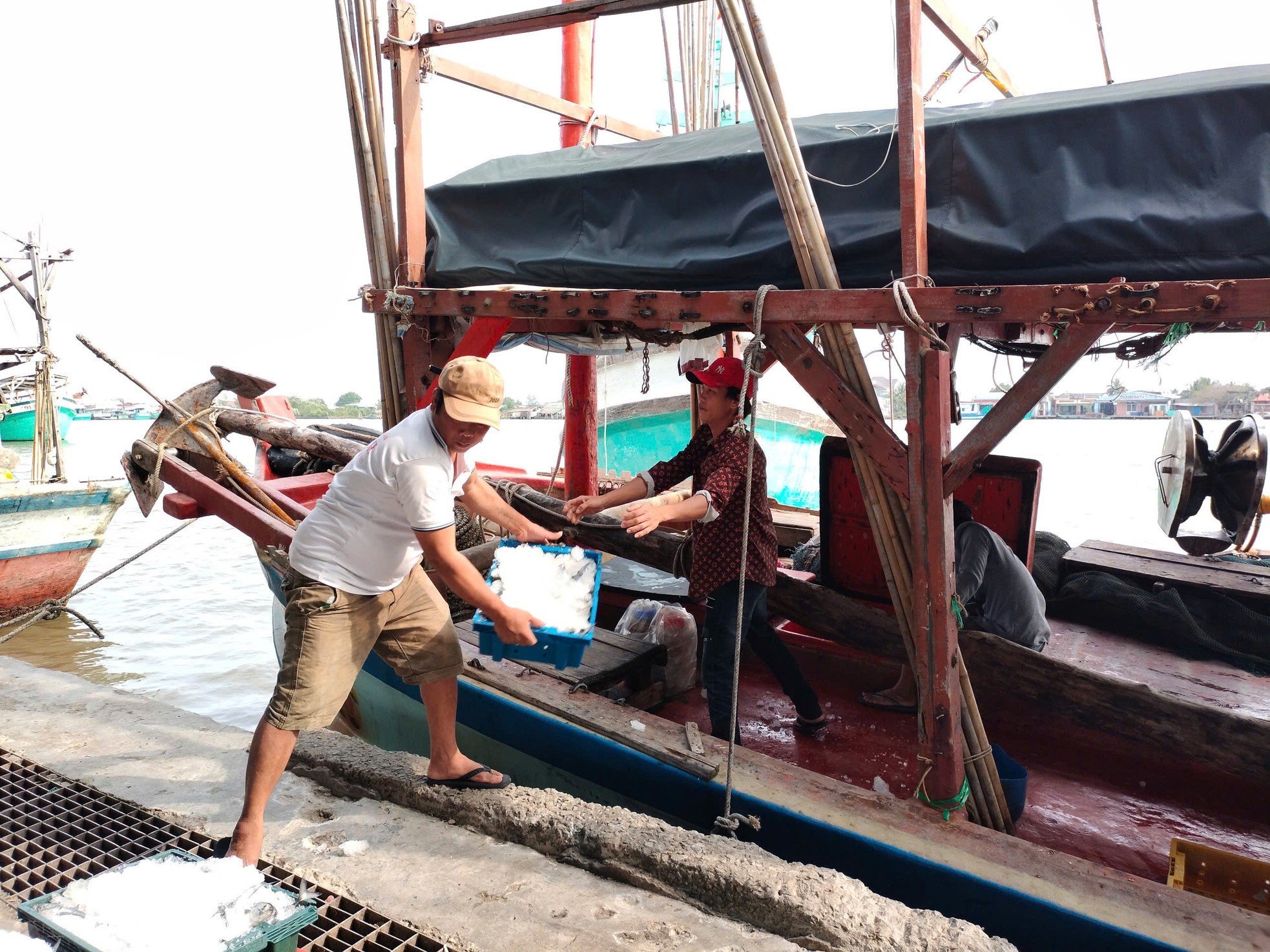 ដំណើរកំសាន្តទៅសមុទ្រកំឡុងពេលបុណ្យតេត នាំយក 'ពរជ័យសមុទ្រ' មកច្រាំង រូបថត 10