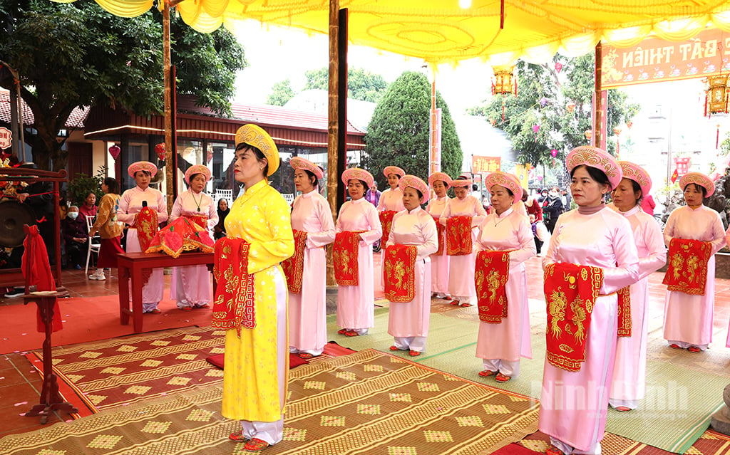 trao bang chung nhan le hoi bao ban lang non khe duoc cong nhan la di san van hoa phi vat the quoc gia hinh 1