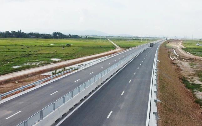 Minister of Transport directs handling of the case of highway expansion joints bursting, causing many cars to blow out tires, photo 2