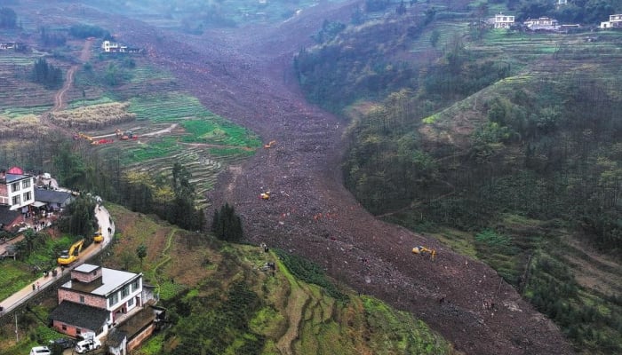 Des dizaines de disparus après un glissement de terrain dans la province du Sichuan, en Chine