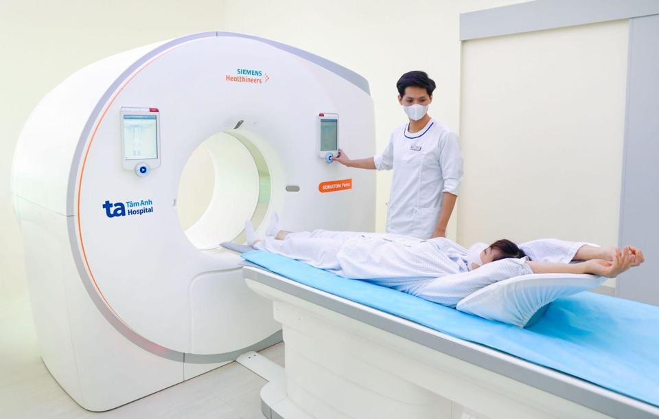 Somatom Force VB30 super CT scanner, breakthrough technology with more than 100,000 ultra-thin slices, tracing extremely small lesions, super low X-ray dose, can be used for newborns. Photo: Tam Anh General Hospital