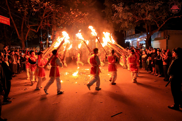 Fête du village – La beauté culturelle du début du printemps