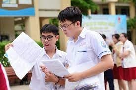 더 많은 교육 학교가 자체 시험을 조직합니다