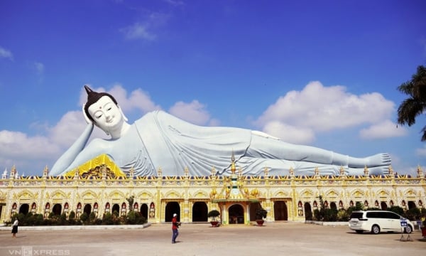 Der Tempel hat die größte liegende Buddha-Statue in Vietnam