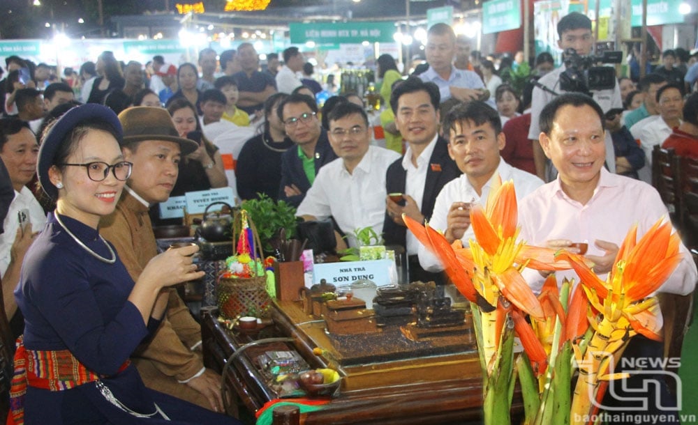 Accompagner pour faire du thé Thai Nguyen un symbole culturel