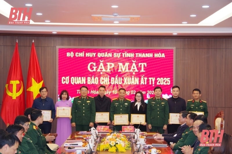 Bộ Chỉ huy Quân sự tỉnh gặp mặt các cơ quan báo chí đầu xuân Ất Tỵ 2025