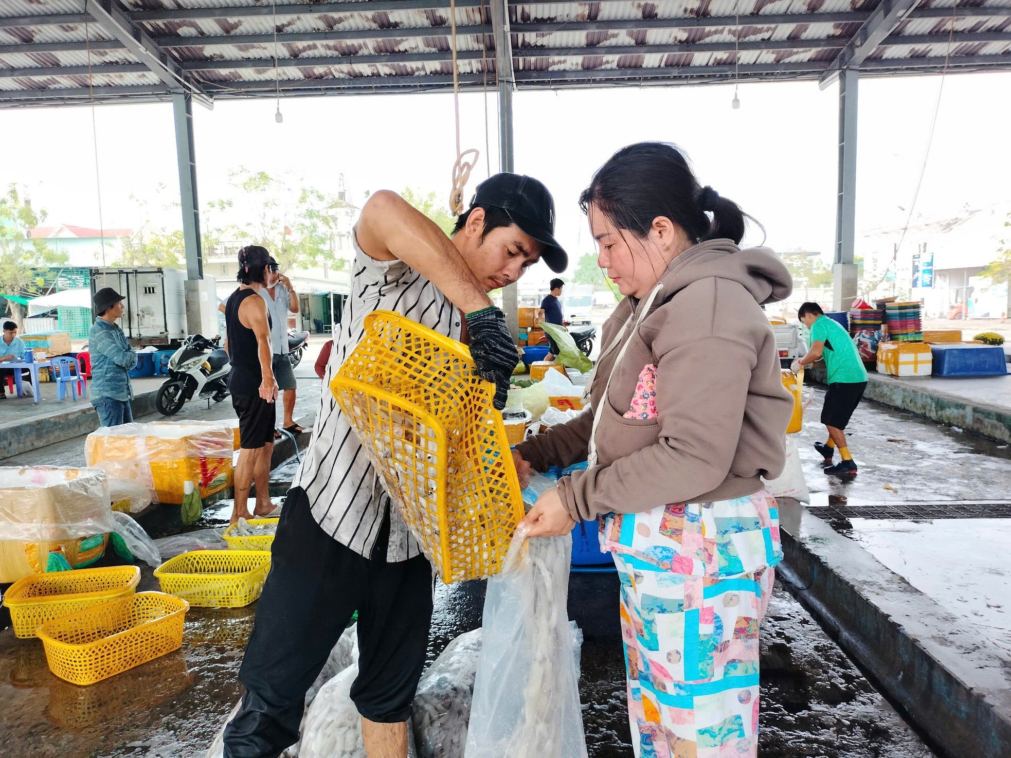 ដំណើរ​កម្សាន្ត​តាម​សមុទ្រ​ឆ្លង​កាត់​តេត នាំ​យក 'ពរជ័យ​សមុទ្រ' មក​ច្រាំង រូបថត ២