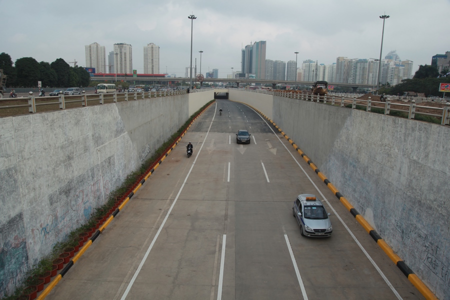 Подземный переход на перекрестке Tran Duy Hung - Ring Road 3. Фото: Pham Hung  