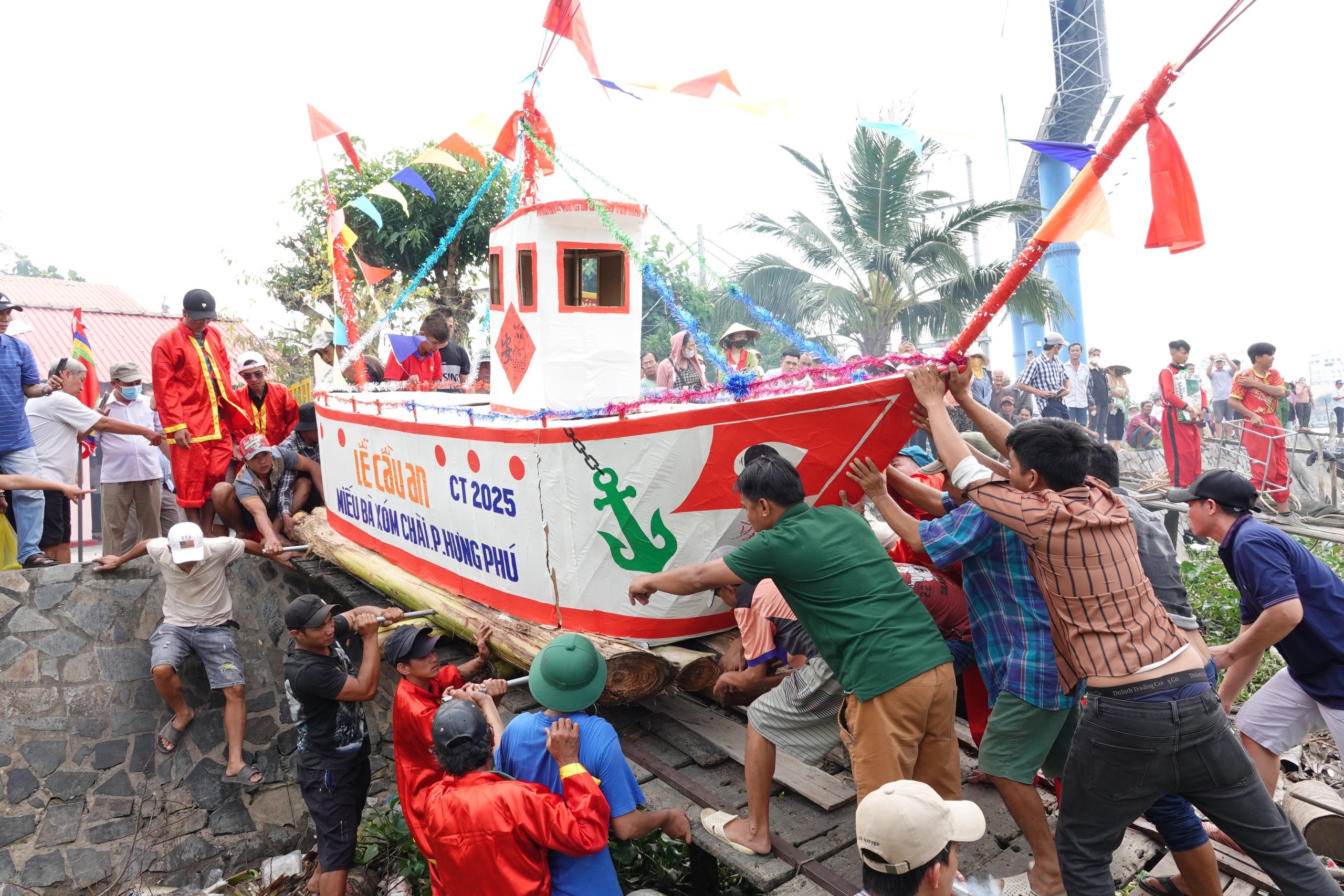 Độc đáo miền Tây: Hàng trăm ghe, tàu ra sông Hậu chơi lễ hội tống phong- Ảnh 5.