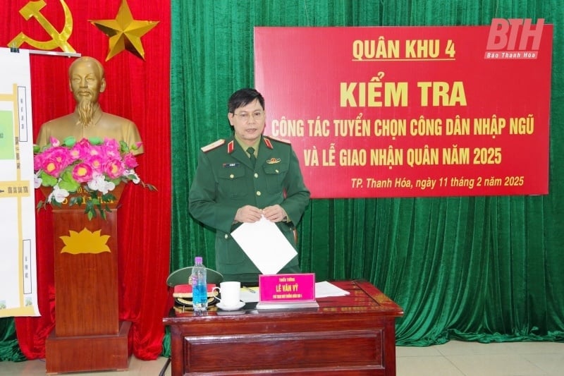 Military Region 4 Command inspects the selection of citizens for military service and the military handover ceremony in Thanh Hoa City