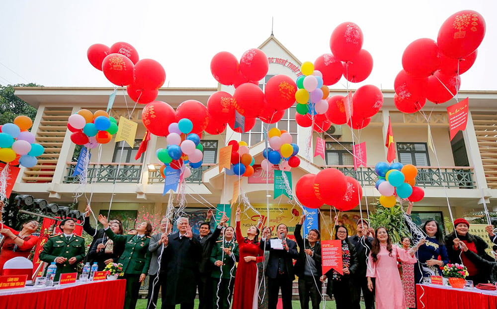 Yen Bai organisiert den 23. Vietnam Poetry Day - Nguyen Tieu am Ty 2025