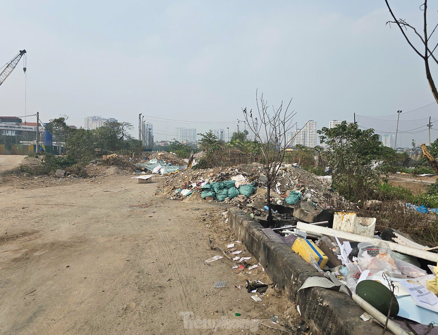 Hanoï : la route inachevée d'un milliard de dollars est pleine de déchets et de poussière, photo 6