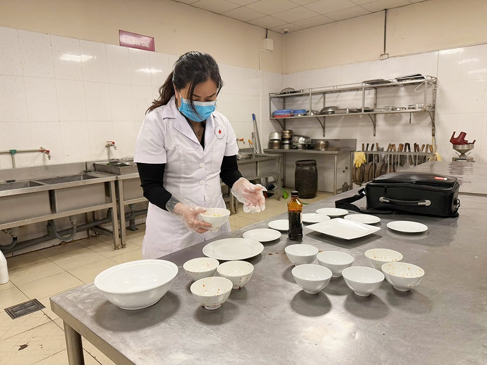 Rapid testing of bowl and plate samples at La Thanh guesthouse all met requirements.