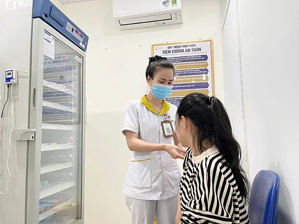 Tiêm chủng vaccine phòng bệnh cúm mùa tại Trung tâm Tiêm chủng Thiện Nhân (Đà Nẵng).