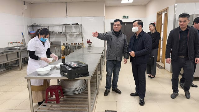 Food safety inspection at the service point of the 9th extraordinary session, 15th National Assembly