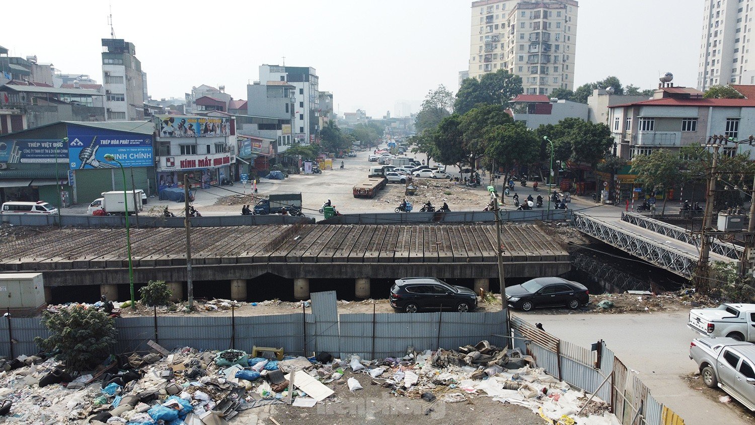 Hanoï : la route inachevée d'un milliard de dollars est pleine de déchets et de poussière, photo 2