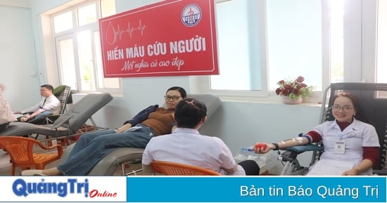 Tiếp nhận 153 đơn vị máu từ bác sĩ, nhân viên y tế và người dân trên địa bàn tỉnh