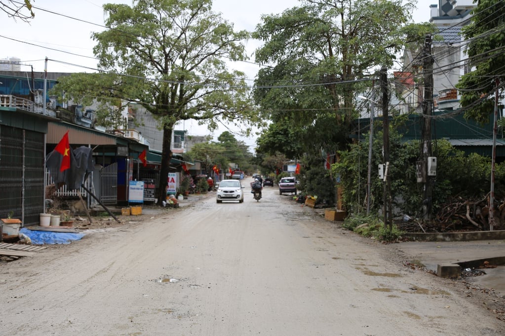 Le projet de rénovation et de modernisation de la route principale de la commune de Quang Thinh (section allant du début du pont souterrain 1 au centre de la commune) a démarré en septembre 2024.