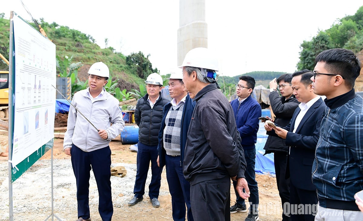 Overcoming difficulties on the Tuyen Quang - Ha Giang highway