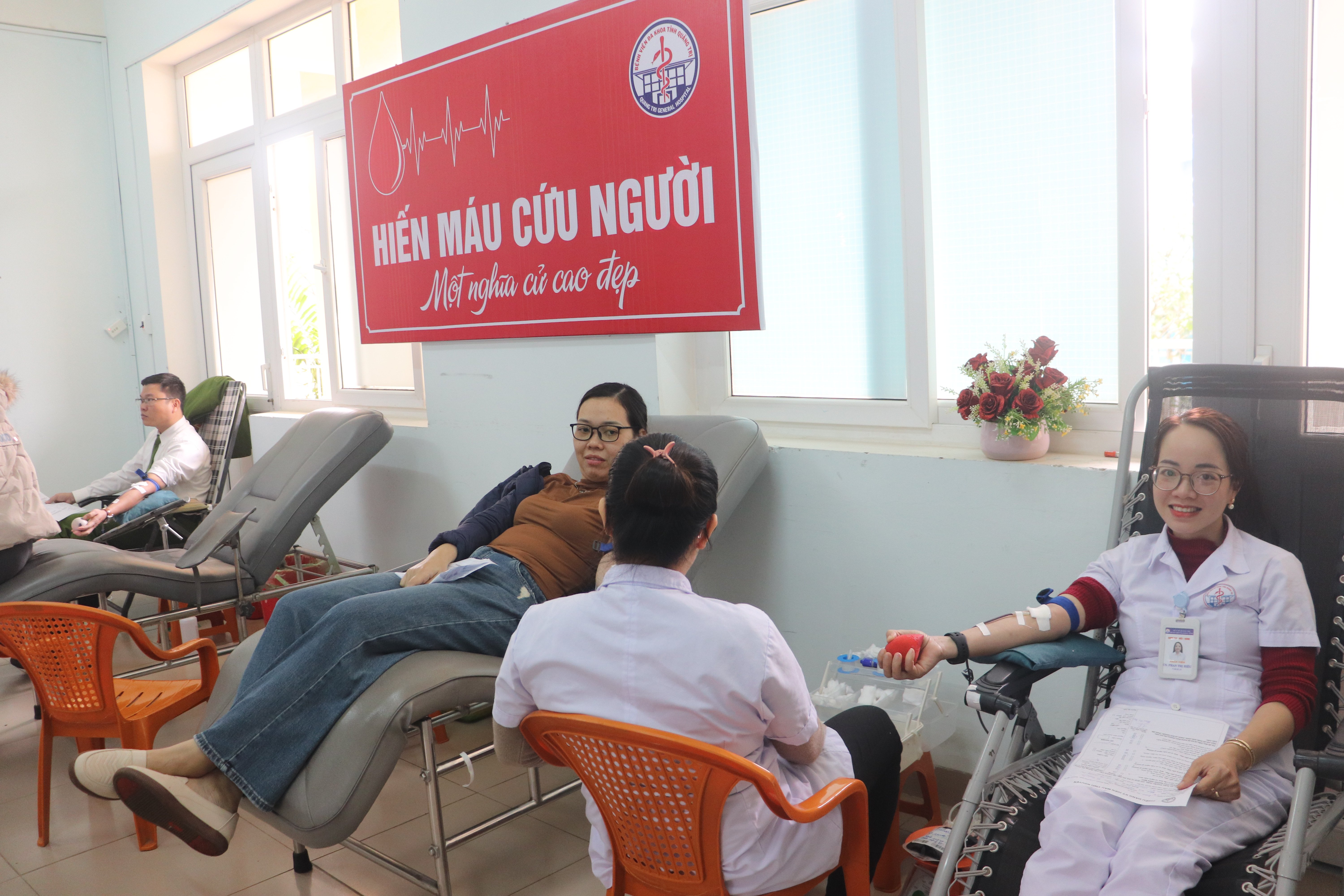 Received 153 units of blood from doctors, medical staff and people in the province