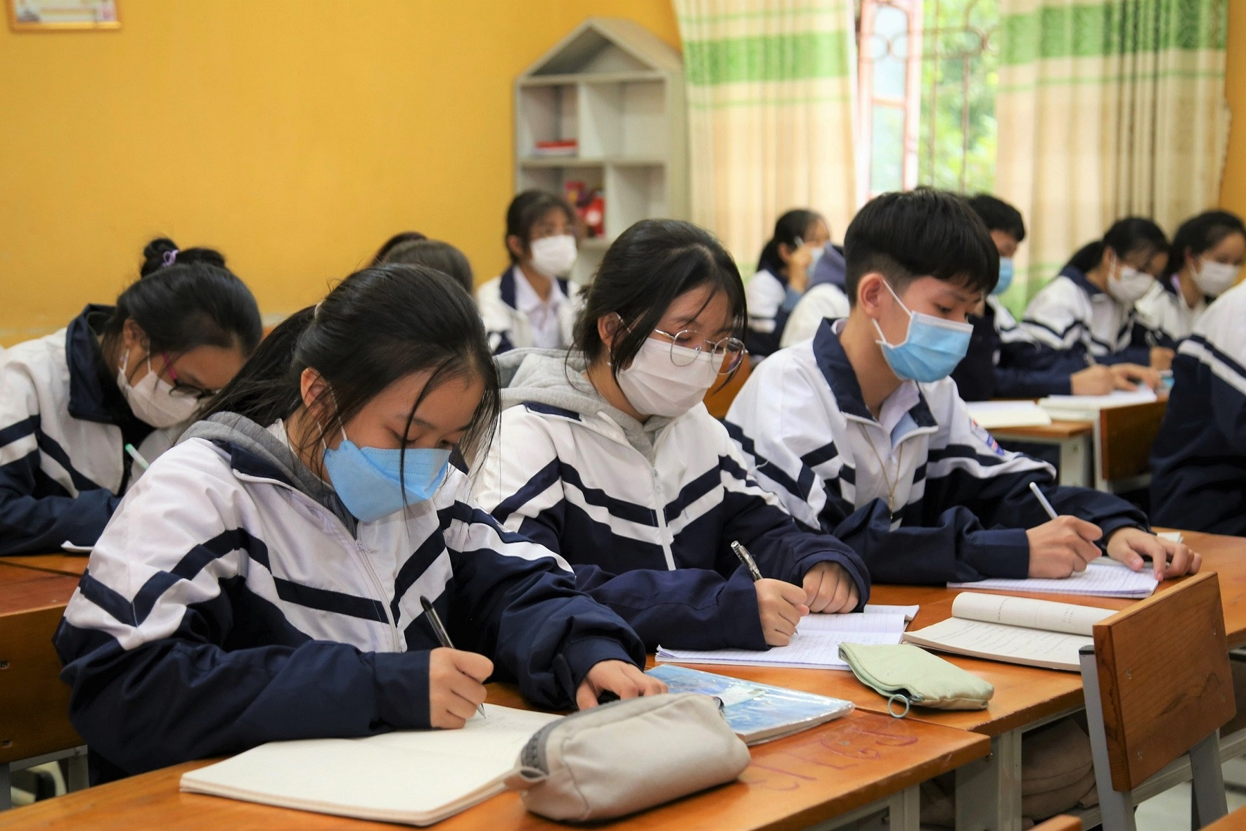 Estudiantes de secundaria (2).JPG
