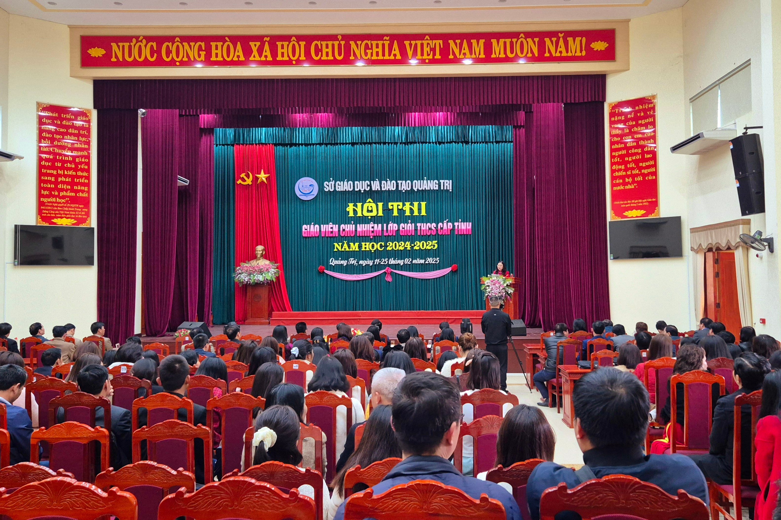 131 secondary school teachers attend the competition for excellent homeroom teachers