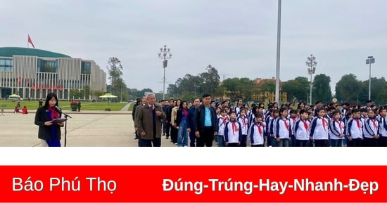 134 đại biểu thiếu nhi huyện Cẩm Khê báo công dâng Bác