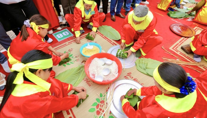 Thi gói bánh chưng, bánh giầy mở màn Hội xuân Côn Sơn