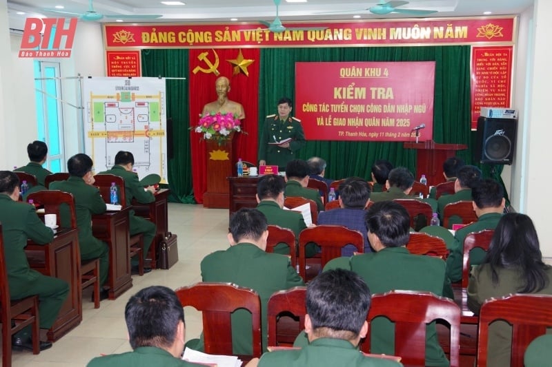 Military Region 4 Command inspects the selection of citizens for military service and the military handover ceremony in Thanh Hoa City