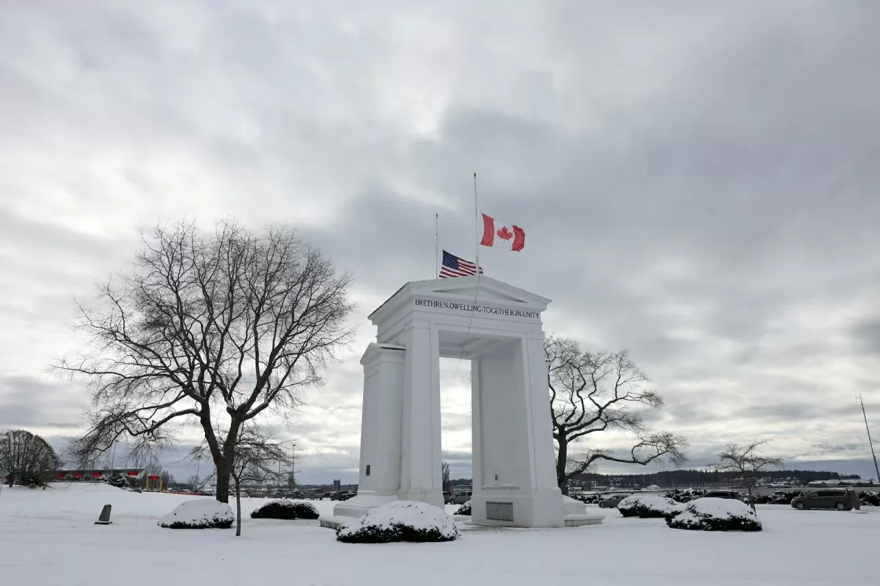 Khung cảnh mùa Đông ở cung đường biên giới quốc tế dài nhất thế giới giữa Mỹ và Canada