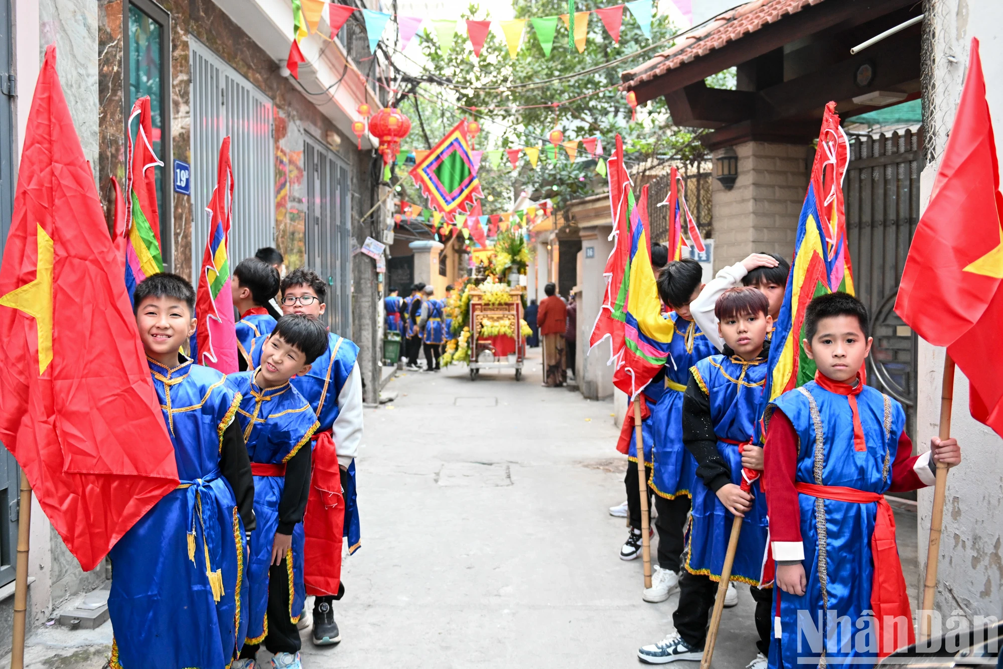 [ภาพ] ชาวบ้านแห่ชมขบวนแห่ “หมูยักษ์” ที่หมู่บ้านลาฟู ภาพที่ 4