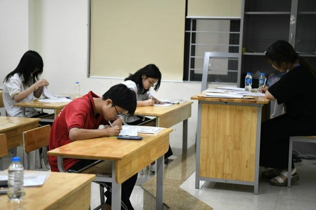 Endurecimiento de la enseñanza y el aprendizaje extra: los profesores pueden eludir la ley e intercambiar alumnos en los centros (foto 1)