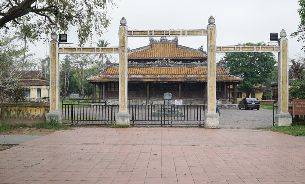 Transferring the Imperial Academy relic site to the Hue Monuments Conservation Center