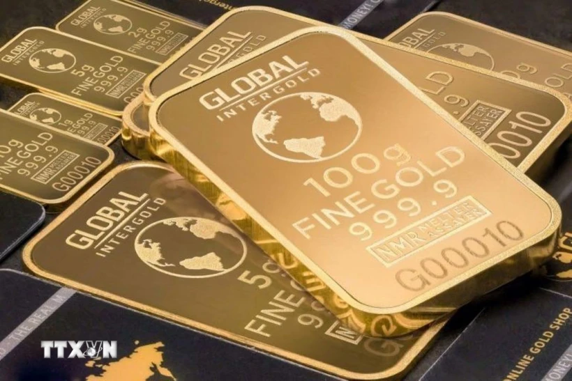 Gold prices hit all-time record on tariff war fears