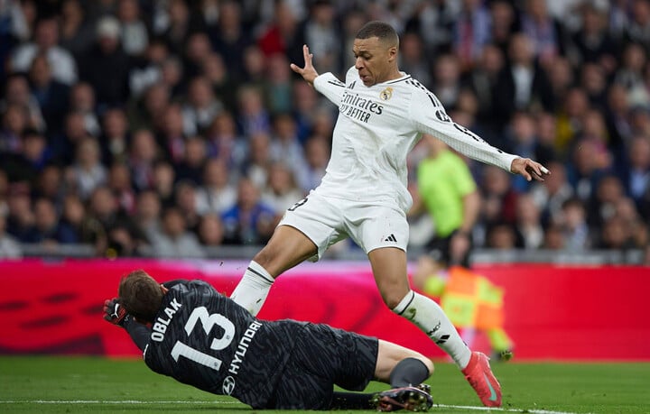 Real Madrid often have difficulty against strong opponents.