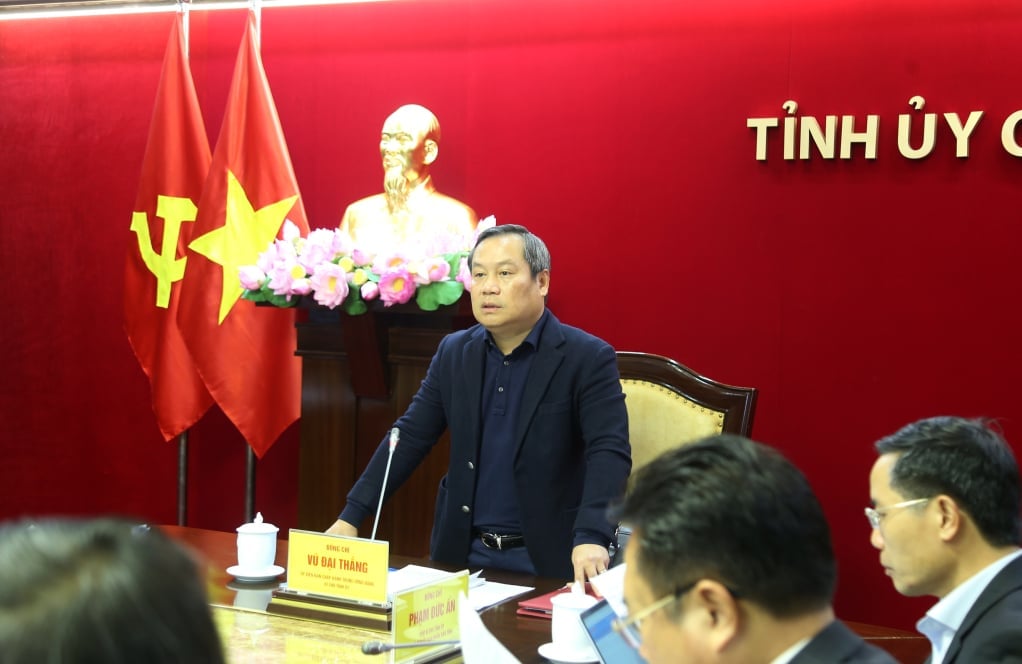 El camarada Vu Dai Thang, miembro del Comité Central del Partido y secretario del Comité Provincial del Partido, pronunció un discurso en la conferencia.