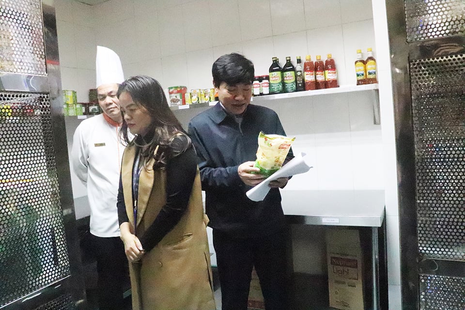 Through on-site inspection, the delegation noted that all locations serving delegates met food safety requirements according to regulations.