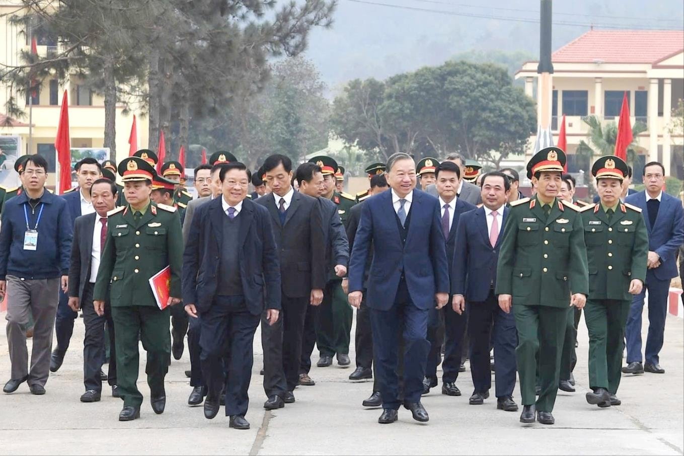 General Secretary To Lam visits and inspects Missile Brigade 490