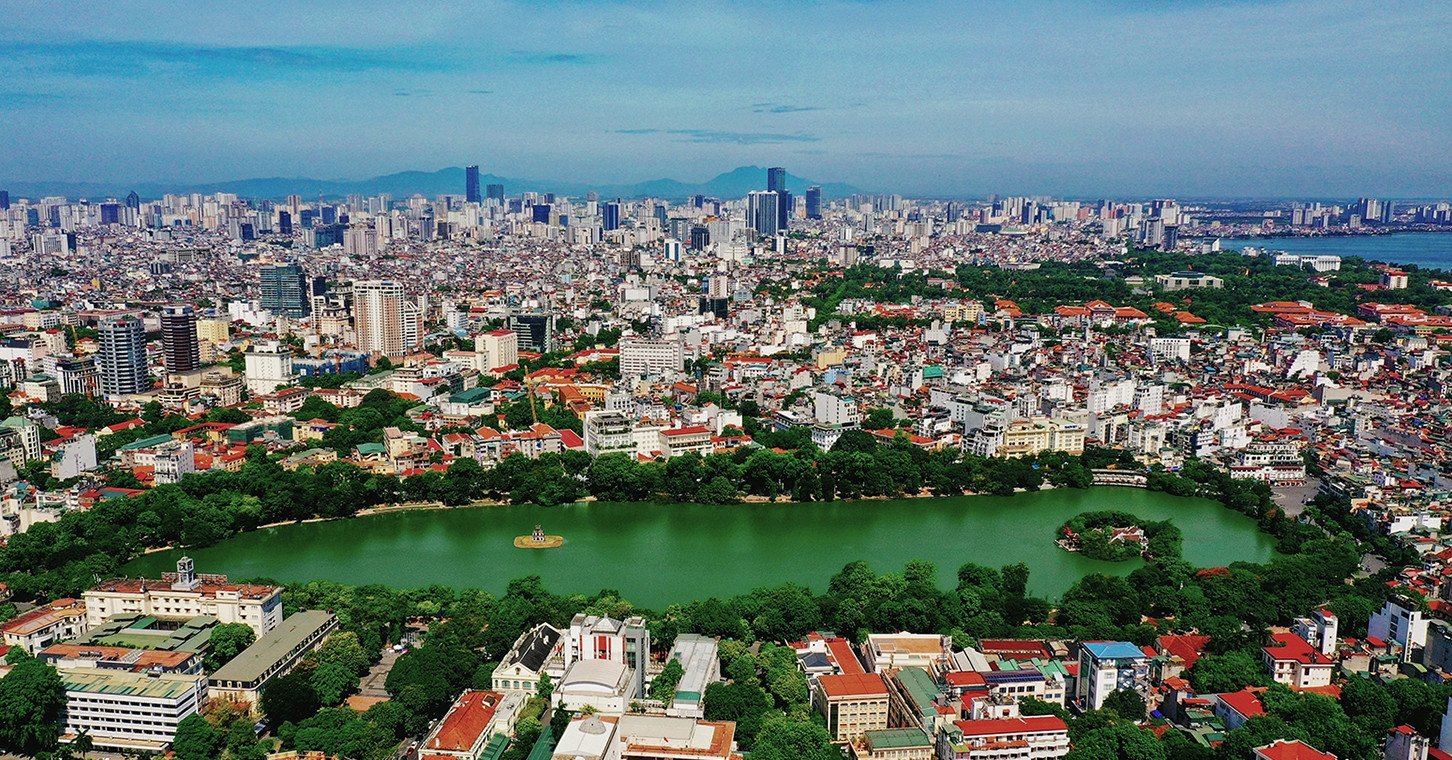 Hanoi interdit aux voitures de plus de 16 sièges de circuler pendant les heures de pointe dans le vieux quartier et sur le lac Hoan Kiem.