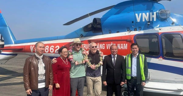 Zwei amerikanische Millionäre fliegen mit dem Hubschrauber von Ha Giang nach Quang Ninh