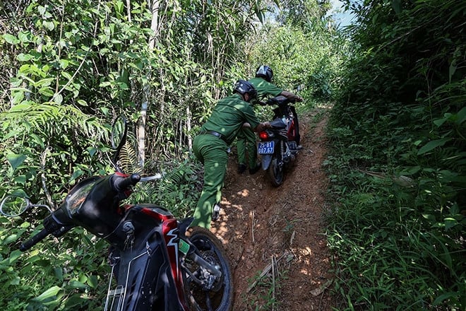 The 'chilling' road along the edge of the abyss where the commune police stick to the village