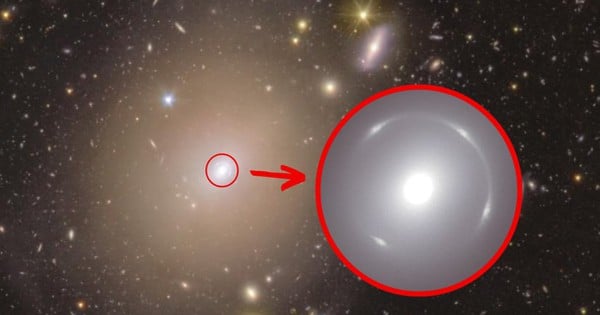 Un misterioso anillo de luz envuelve una galaxia