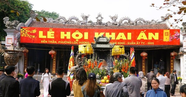 Unexpected images before the opening ceremony of Tran Temple