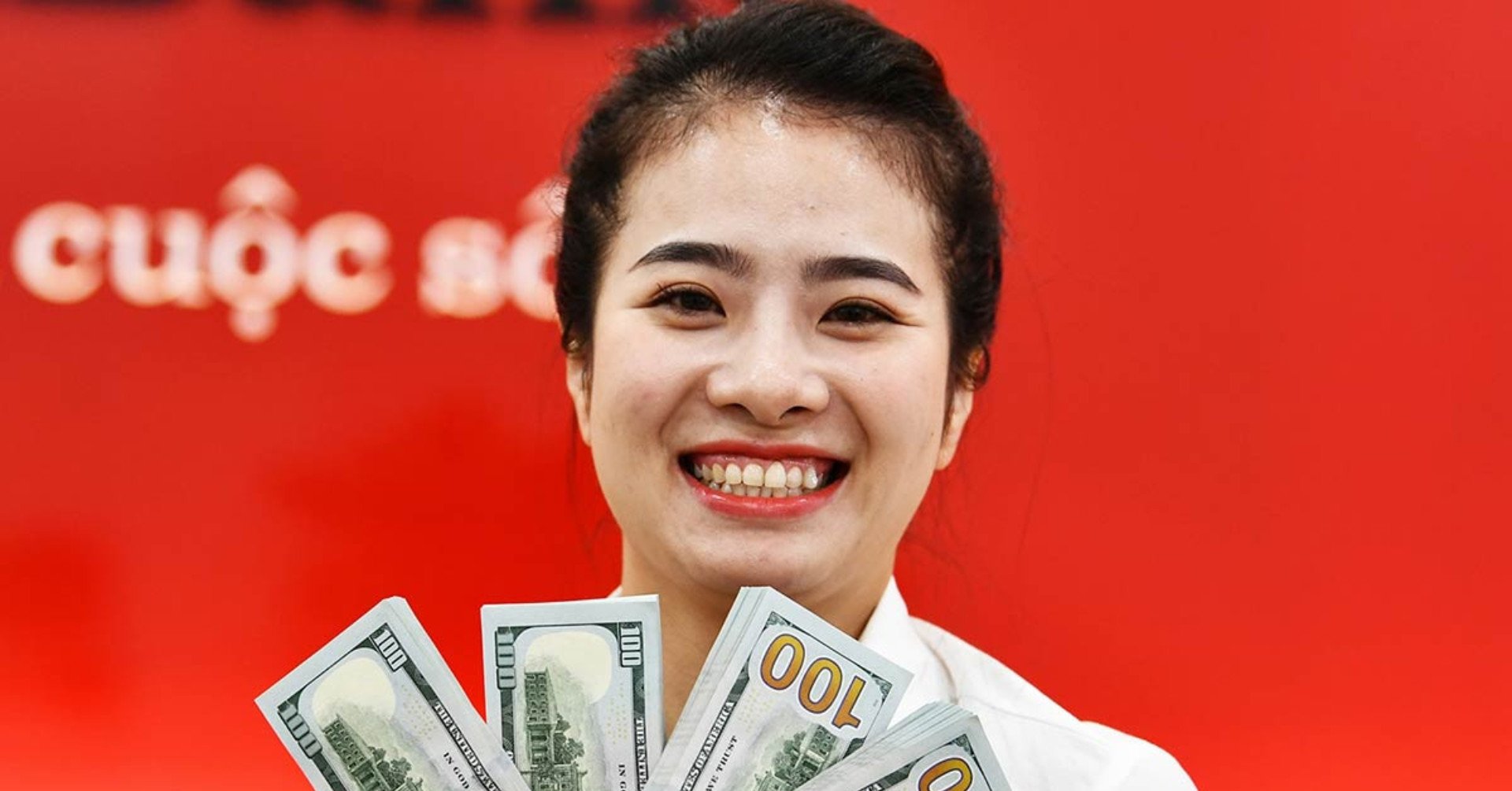 Giá USD ngân hàng vượt 25.600 đồng, cao chưa từng có