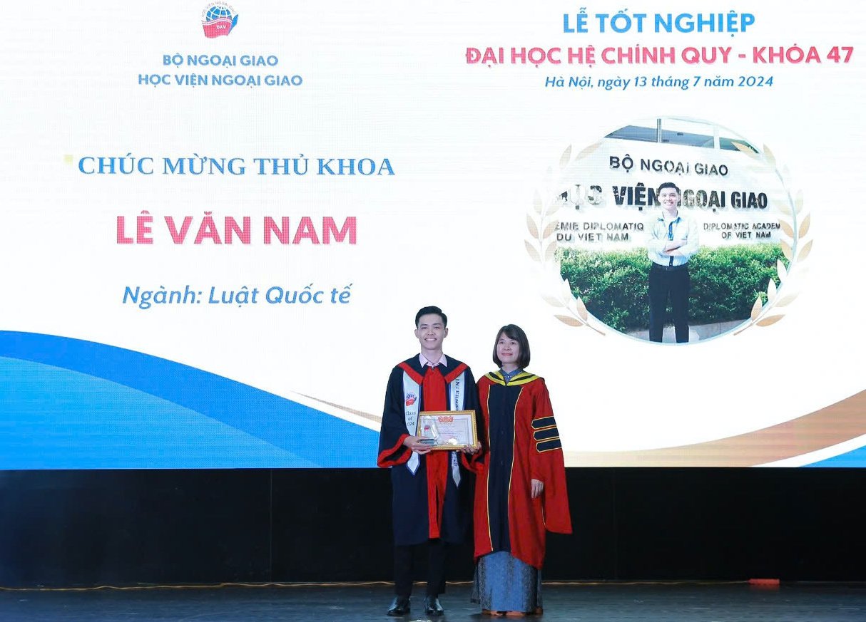 Le Van Nam bei der Abschlussfeier. (Foto: NVCC)