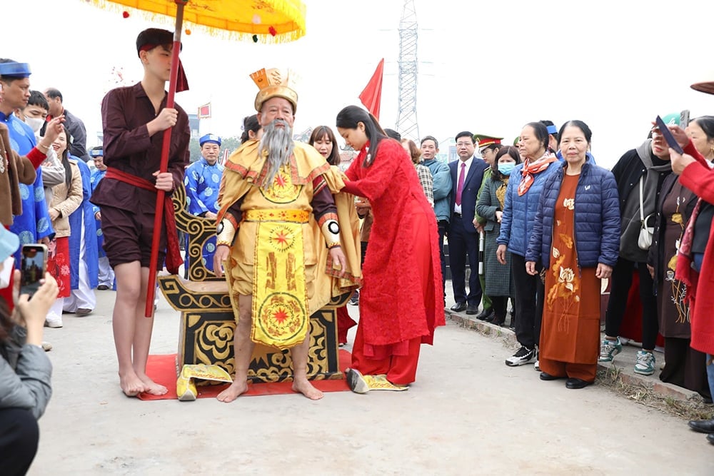 벼농사를 가르치는 훙왕의 축제