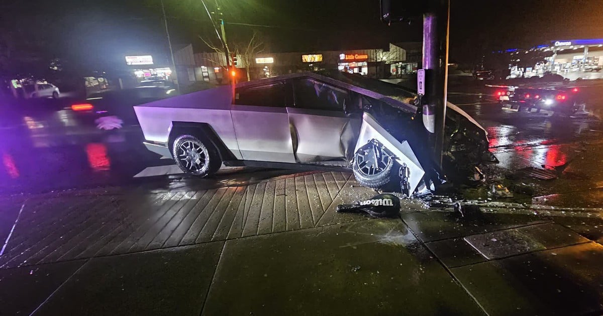 Hatte das Elektroauto Tesla Cybertruck aufgrund eines Softwarefehlers beim autonomen Fahren einen Unfall?