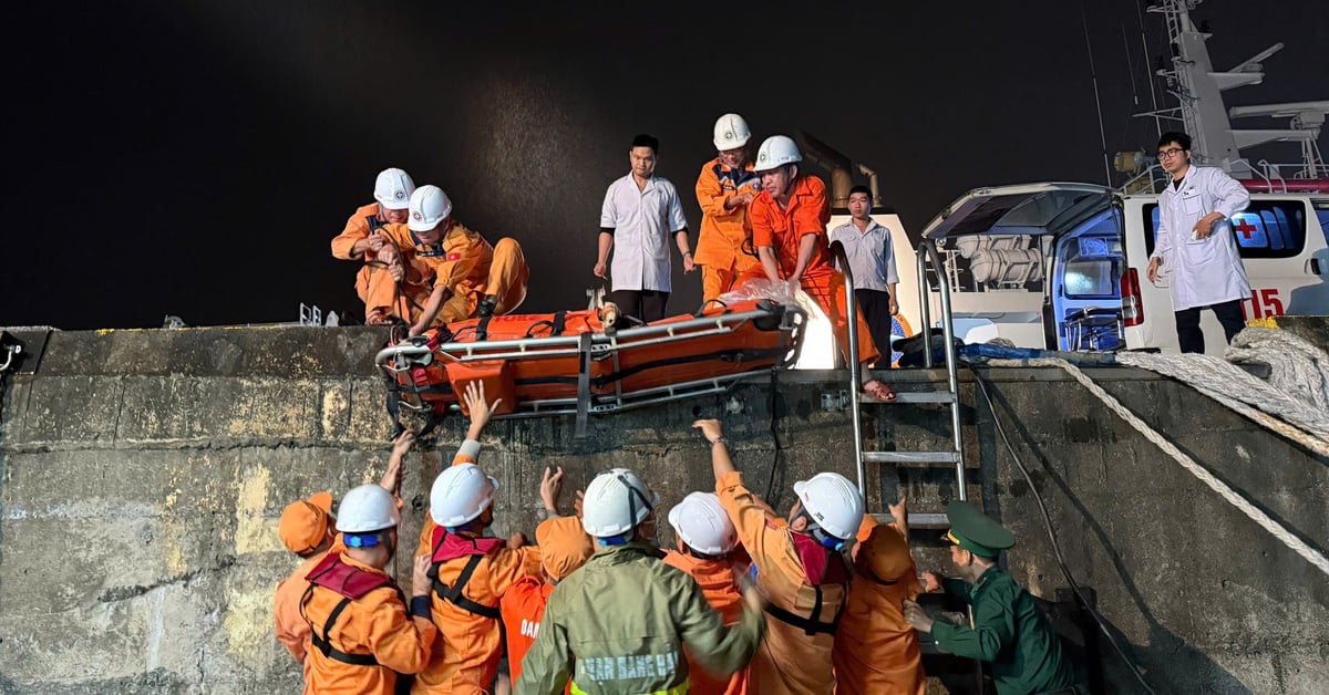 Rescue of fisherman whose leg was severed in the waters off Da Nang